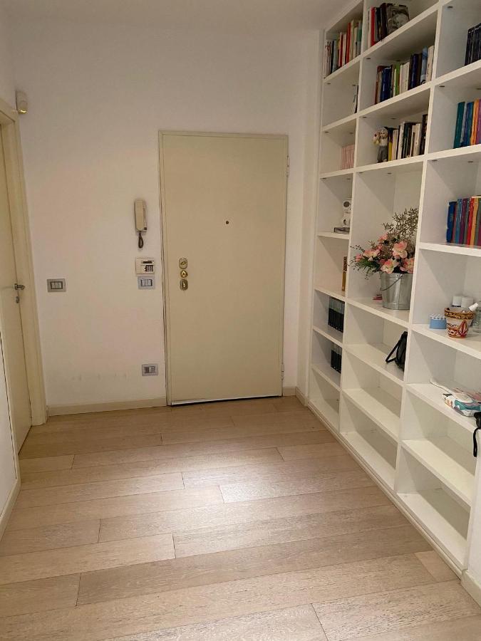 Lovely Apartment In The New Porta Nuova Area Милано Екстериор снимка