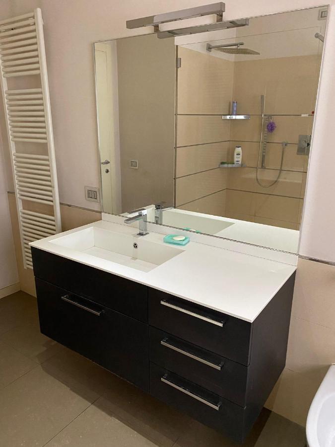 Lovely Apartment In The New Porta Nuova Area Милано Екстериор снимка