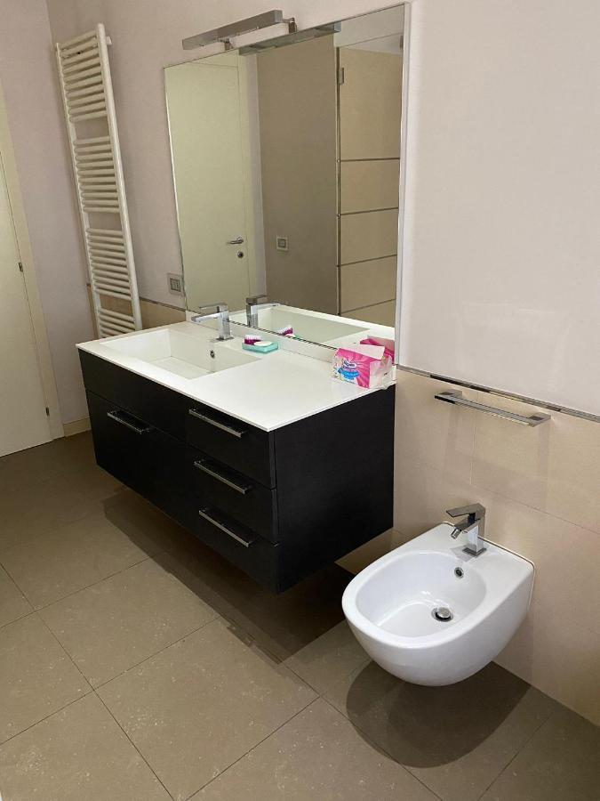 Lovely Apartment In The New Porta Nuova Area Милано Екстериор снимка